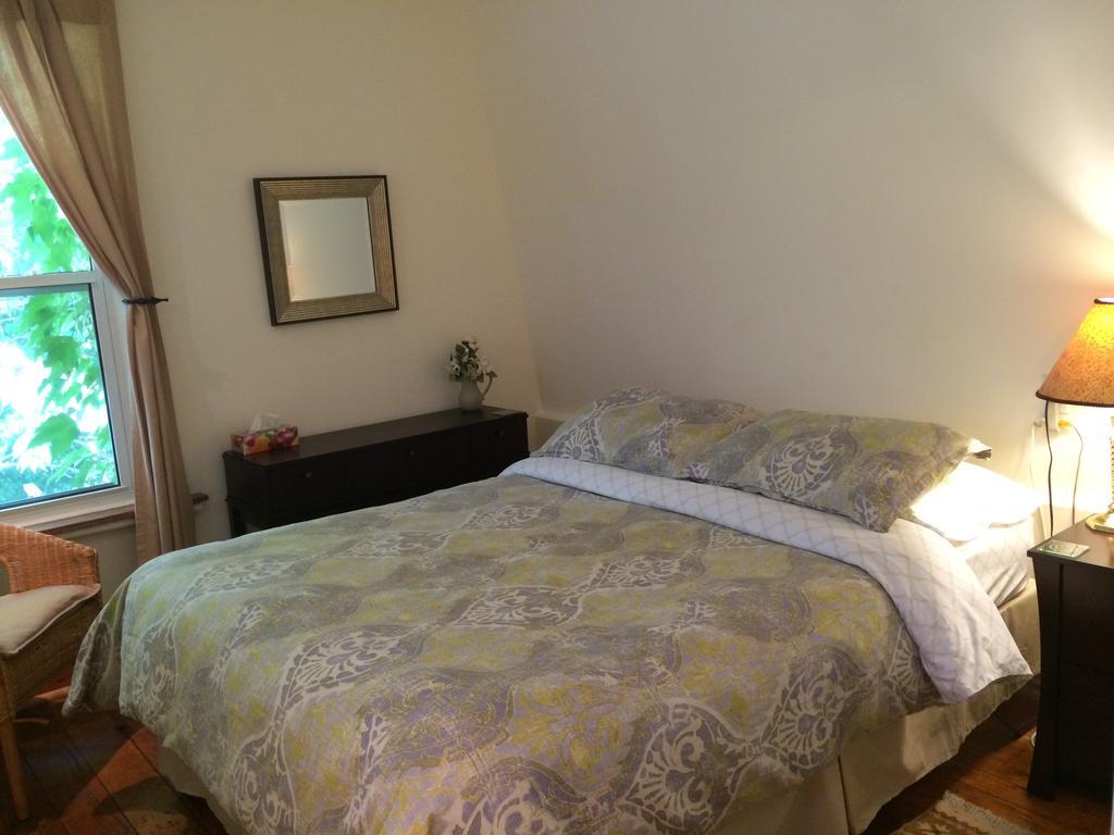 Mcgill Inn B&B Toronto Room photo