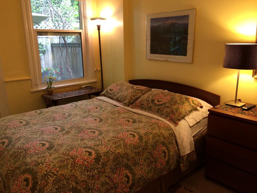 Mcgill Inn B&B Toronto Room photo